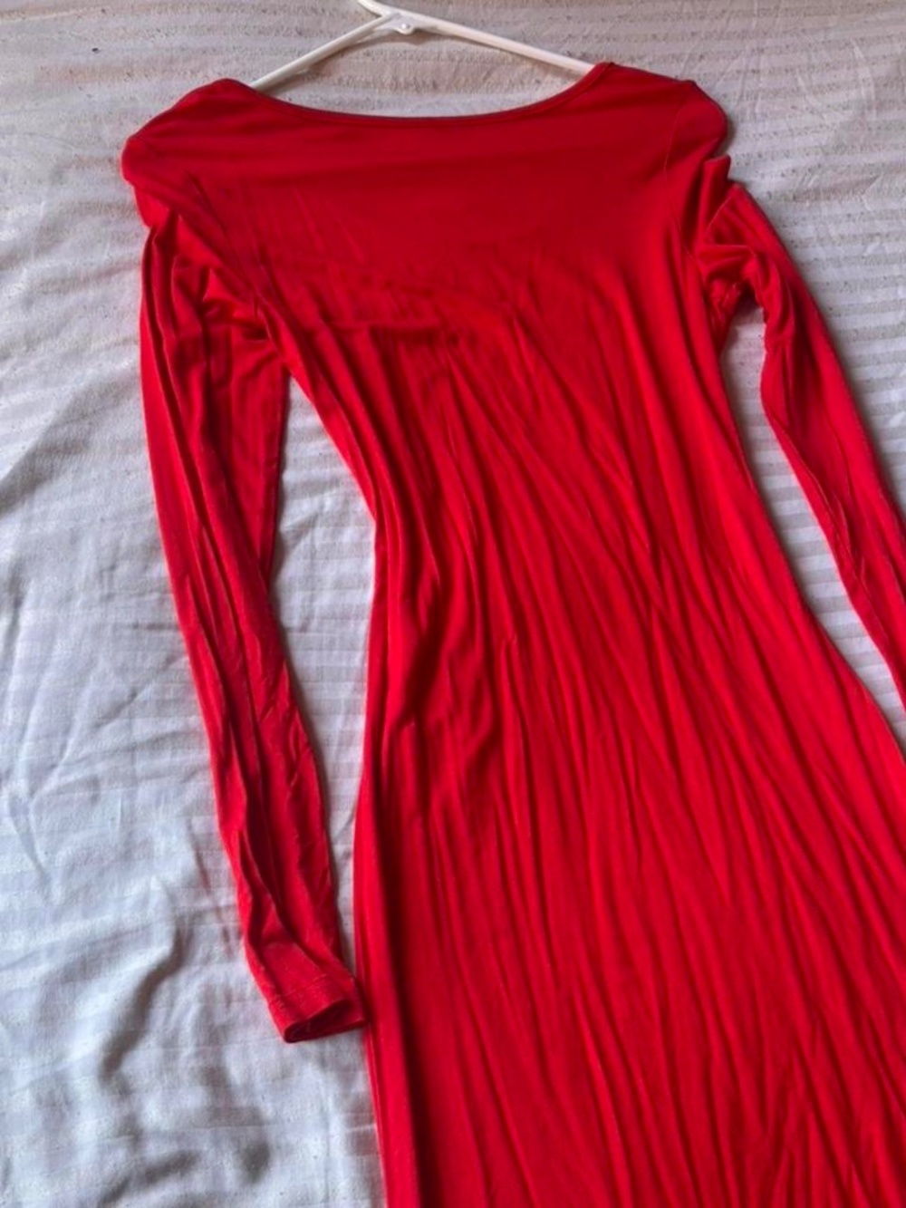 Stunning in red dress worn few times! Super cute illuminating red princess dres